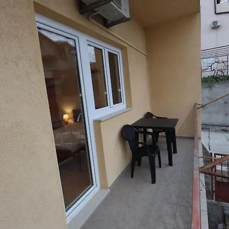 In A Quiet Neighborhood Dugi Rat